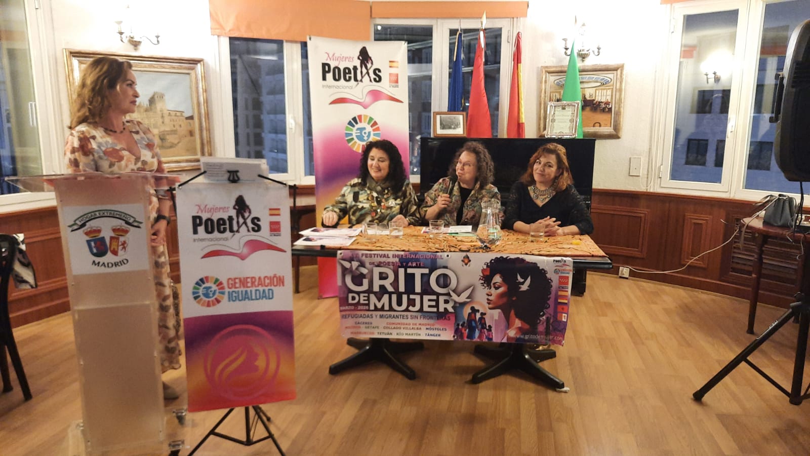Acto en honor de las mujeres y por la paz en colaboración con el Ateneo de Madrid.