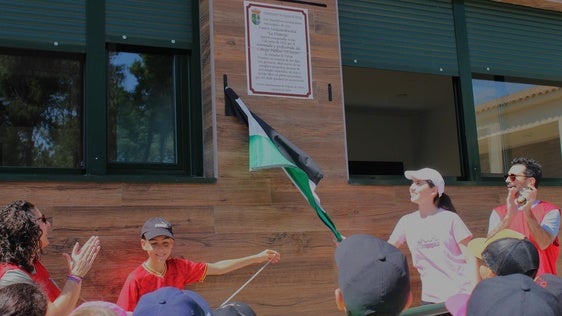 Escolares del colegio El Vetón inauguran el centro medioambiental La Pinareja, en Majadas de Tiétar