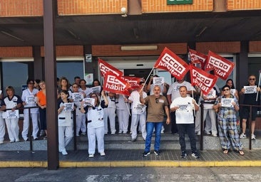 El personal de limpieza del hospital se echa a la calle para mejorar sus condiciones laborales