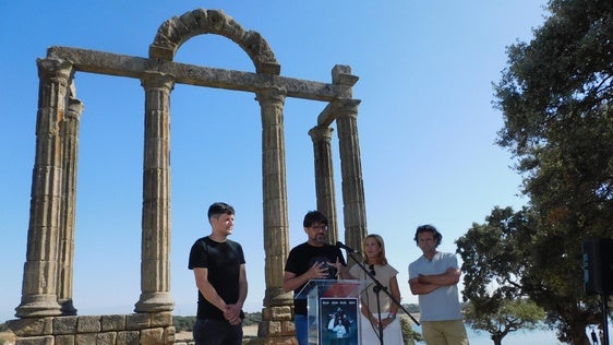 La escultura se une al festival 'Plazoletas mágicas' de Bohonal de Ibor en su tercera edición