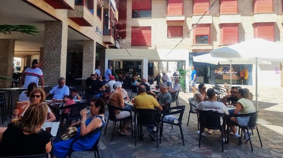 Susto en el bar Océano al quedar su encargada atrapada por el montacargas