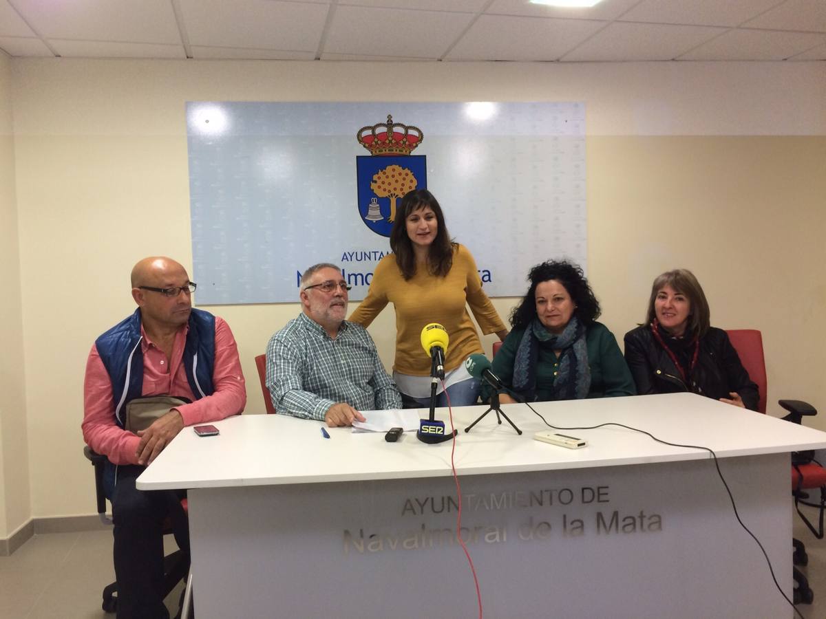 La alcaldesa se incorporó al final de la presentación para mostrar su apoyo 