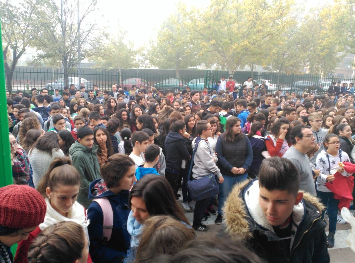 La presencia de alumnos en el acto ha sido multitudinaria 