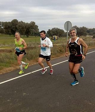 Antonio Serradilla homenajeado tras disputar su media maratón número 100