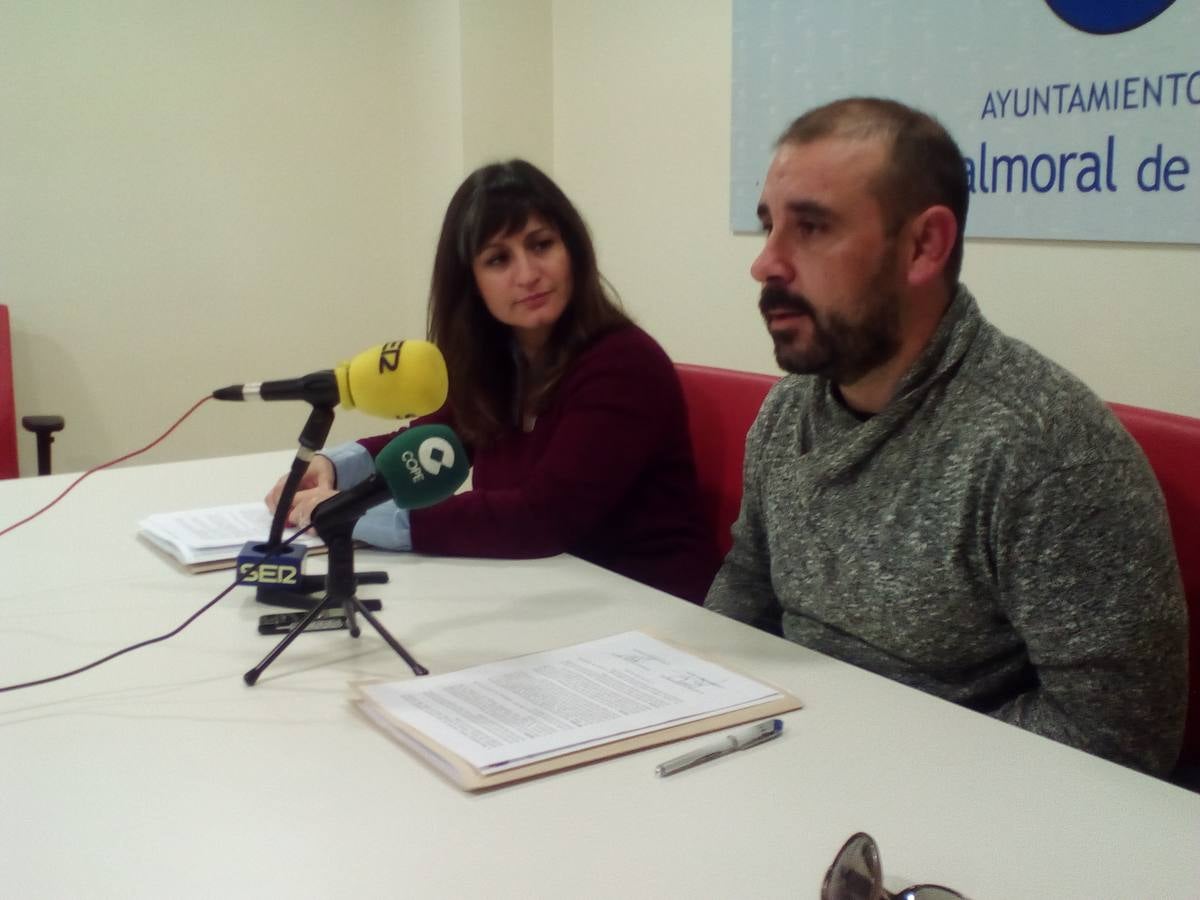 Raquel Medina y Héctor Izquierdo al presentar el acuerdo 