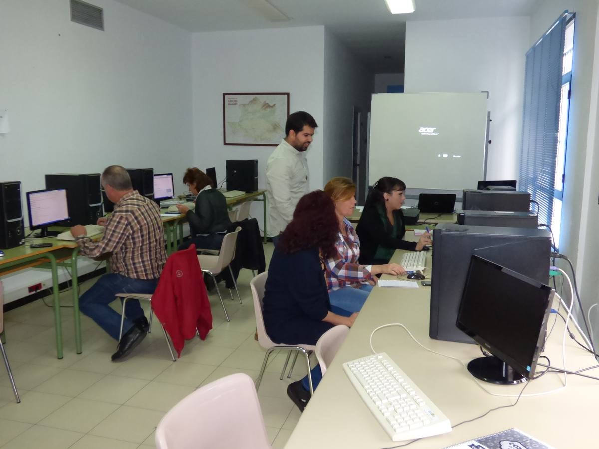 Talleres tecnológicos en la casa de cultura 