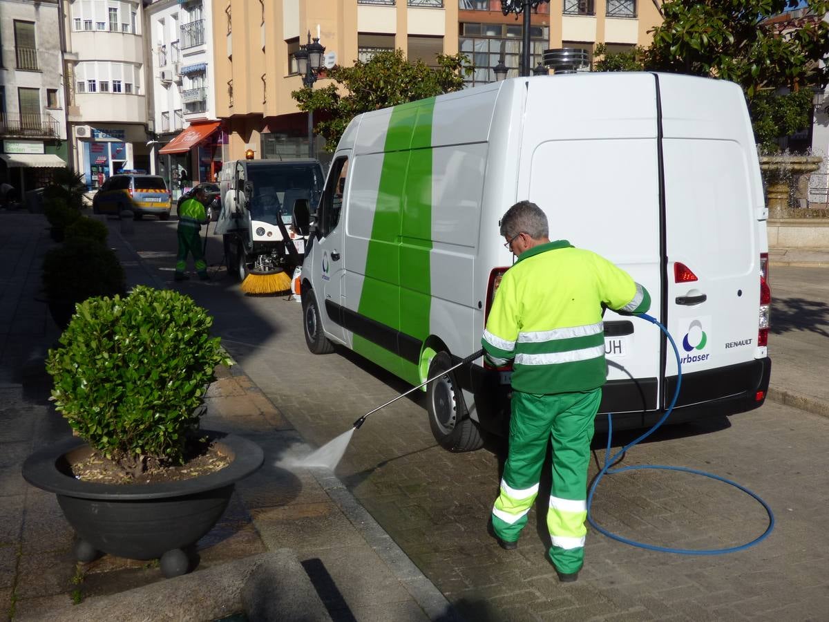 La empresa Urbaser incorpora nuevos vehículos para la limpieza viaria