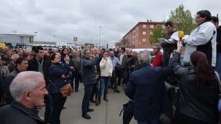 Ganaderos del norte de Extremadura se concentran ante el edificio de la Junta en Navalmoral