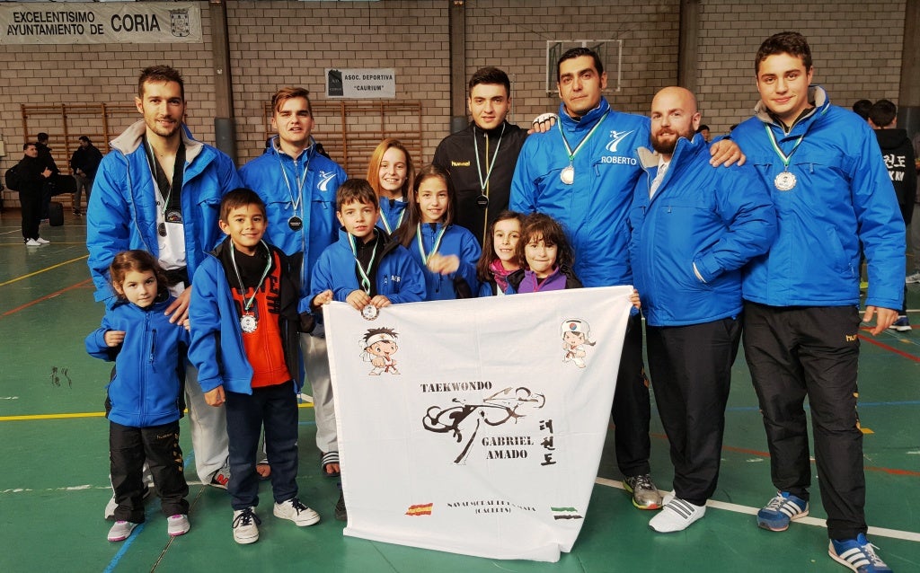 La escuela Gabriel Amado hace pleno en el Campeonato de Extremadura de taekwondo