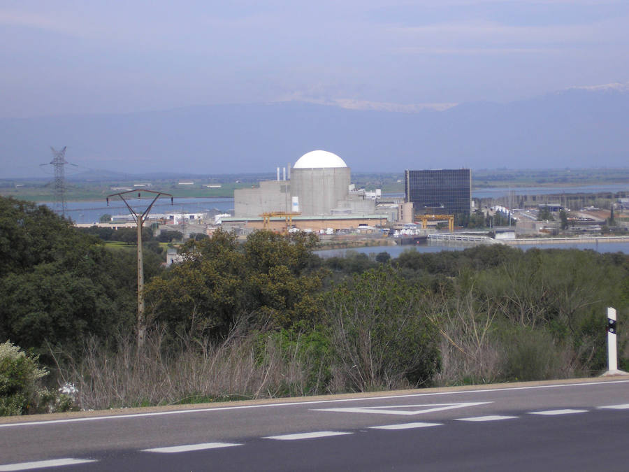 Movimiento Ibérico Antinuclear y Ecologistas en Acción piden que no se renueve la licencia de la central nuclear de Almaraz