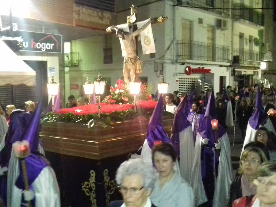 Cientos de fieles asisten a la Procesión del Silencio