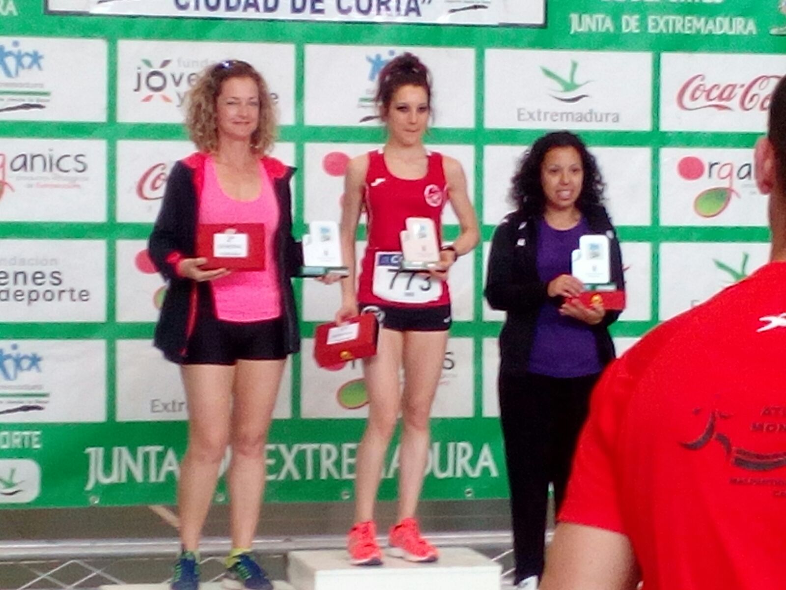 Sandra Fernández, ganadora absoluta en Coria en su segunda carrera con Navalmaratón 
