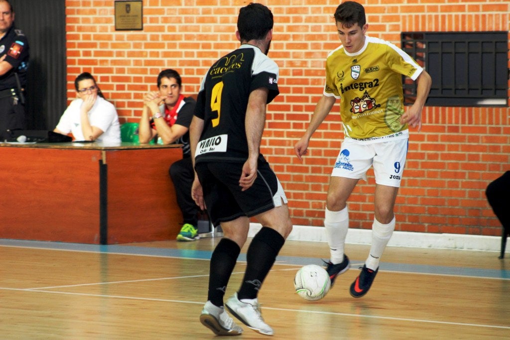 Torre, un joven de 19 años, marcó los tres goles del equipo local 