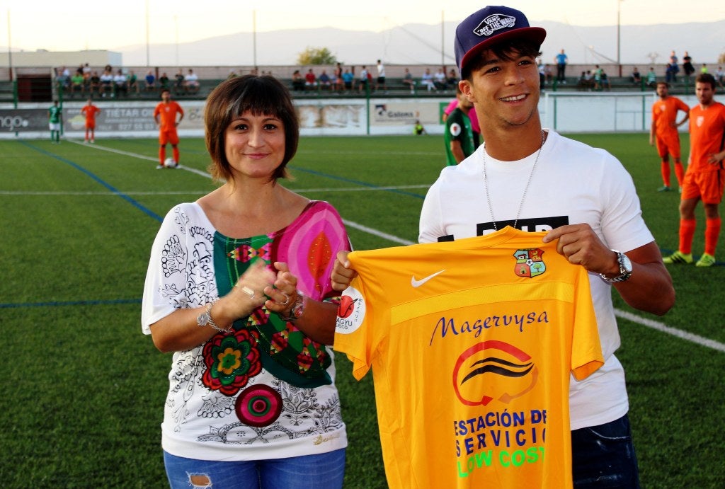 La alcaldesa con Óliver Torres 