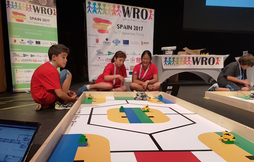 El equipo de ArcaDroidEx, sexto en la final de la World Robot Olympiad celebrada en Murcia