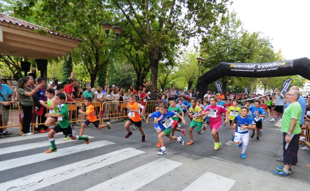 Cientos de corredores 'tomarán' el entorno del parque en la Carrera Popular de San Miguel