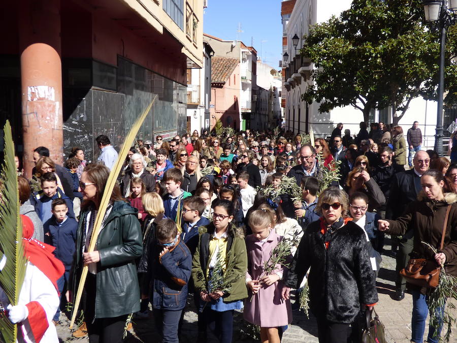 La procesión de los ramos abre los desfiles procesionales de Semana Santa