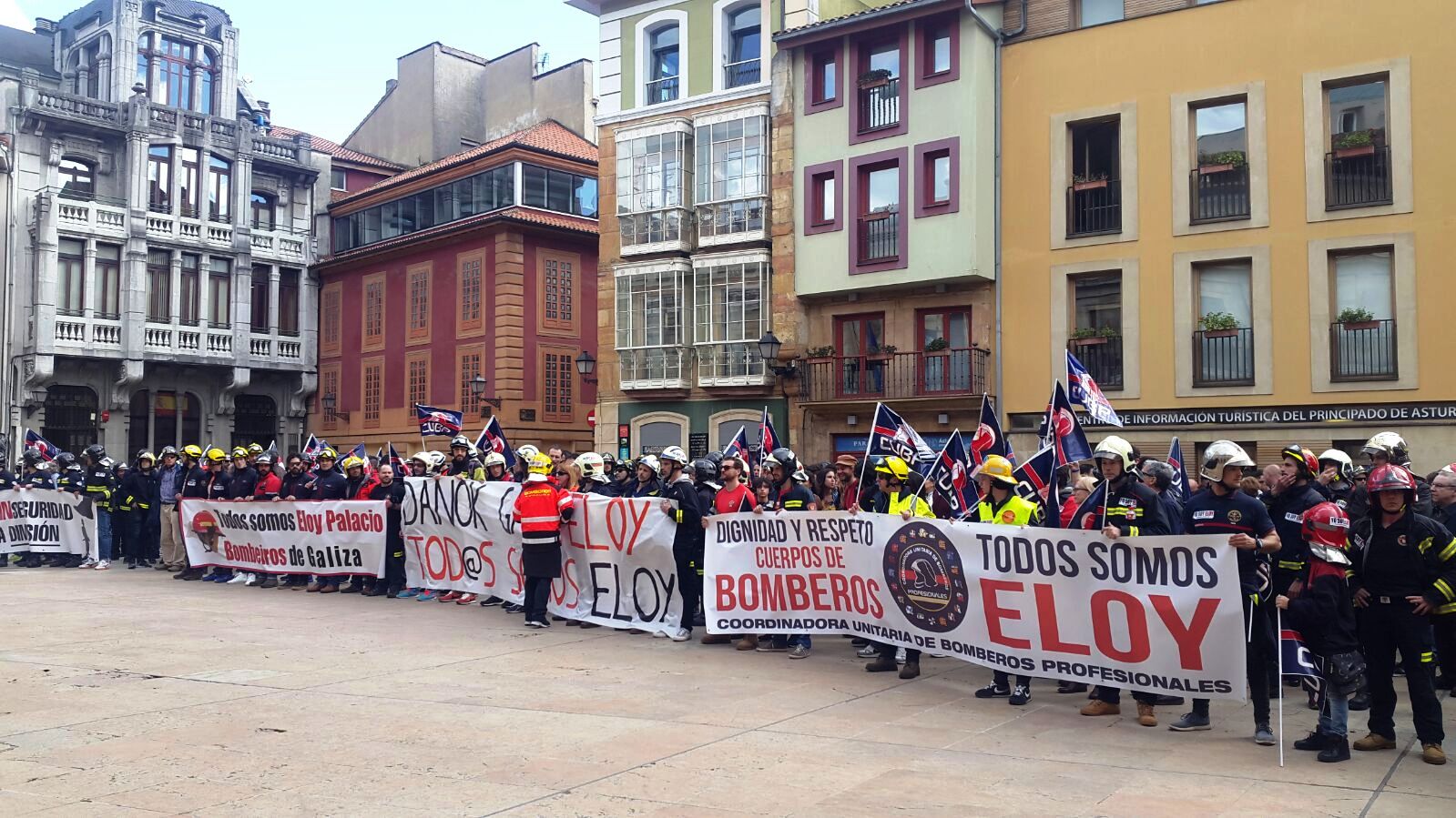 Cientos de bomberos de toda España se manifiestan en Oviedo, entre ellos varios del parque de Navalmoral