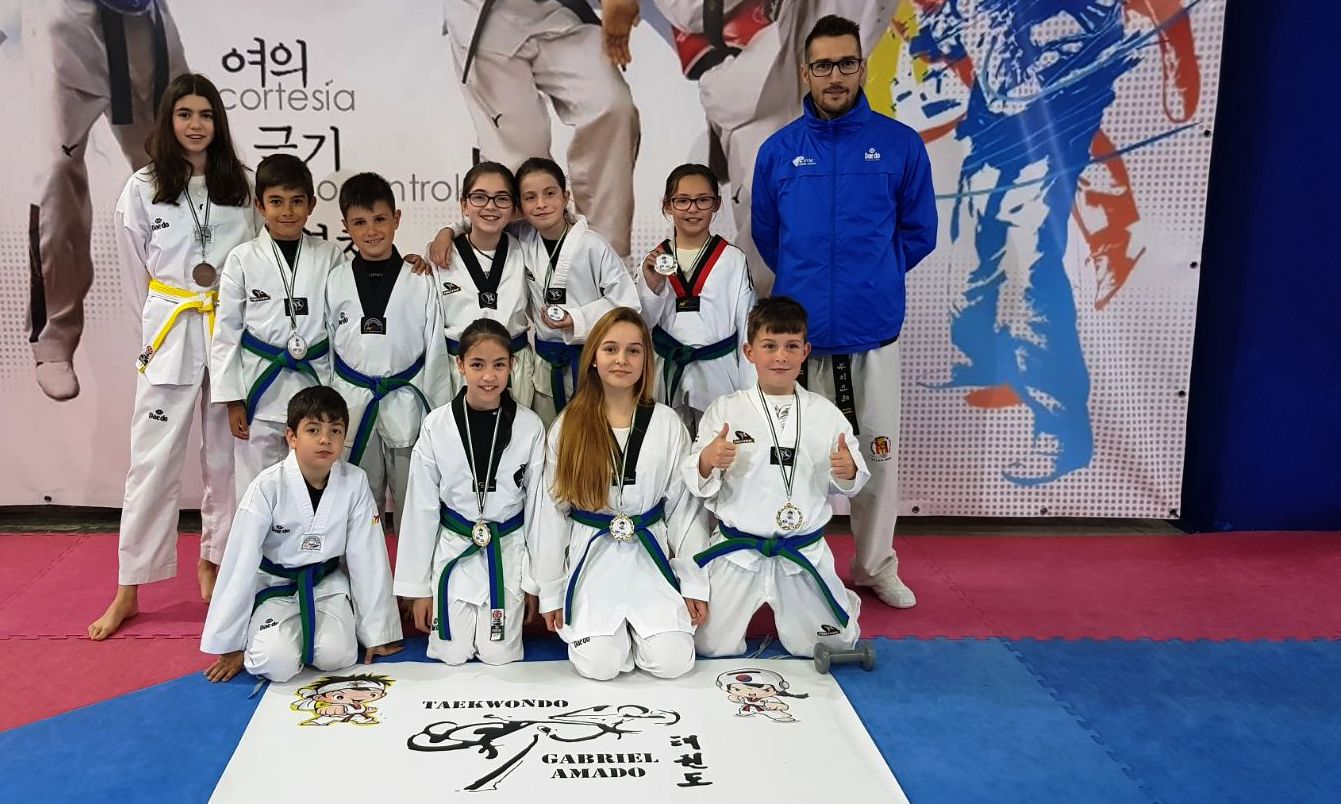 Erika Jarilla, Alba Miguel y Bruno Paz, campeones de Extremadura de taekwondo