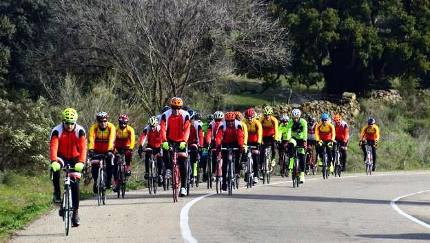 Los cicloturistas en una salida a Toril 