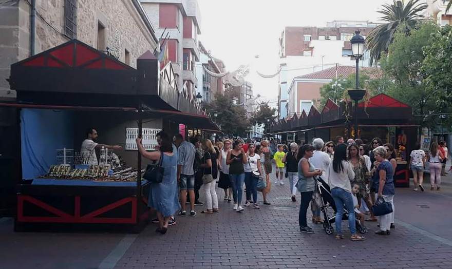 Exposición de productos artesanos en el Jardincillo 