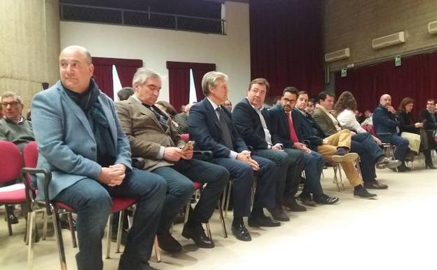 Imagen. Público e intervinientes del acto de homenaje a Espartaco. 