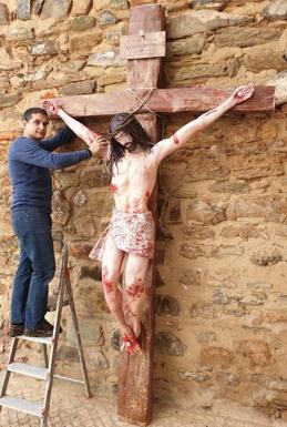 Guillermo Rebollo, junto a su nueva creación. 