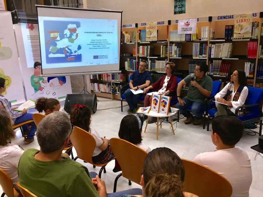 Presentación de uno de los libros durante la feria. 