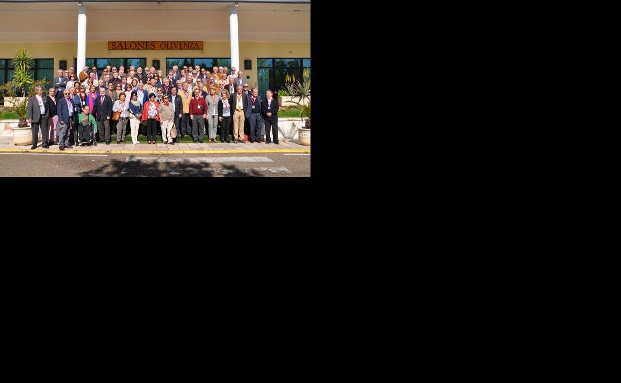 El Club Senior debate en Olivenza sobre desempleo y emigración juvenil