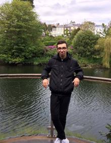 Imagen secundaria 2 - aRRIba, alumnado de GA, con sus diplomas. Abajo, a la izquierda, la alumna Miriam junto a su profesora de prácticas en Roma; a la derecha, el alumno Carlos en Cork (Irlanda). 