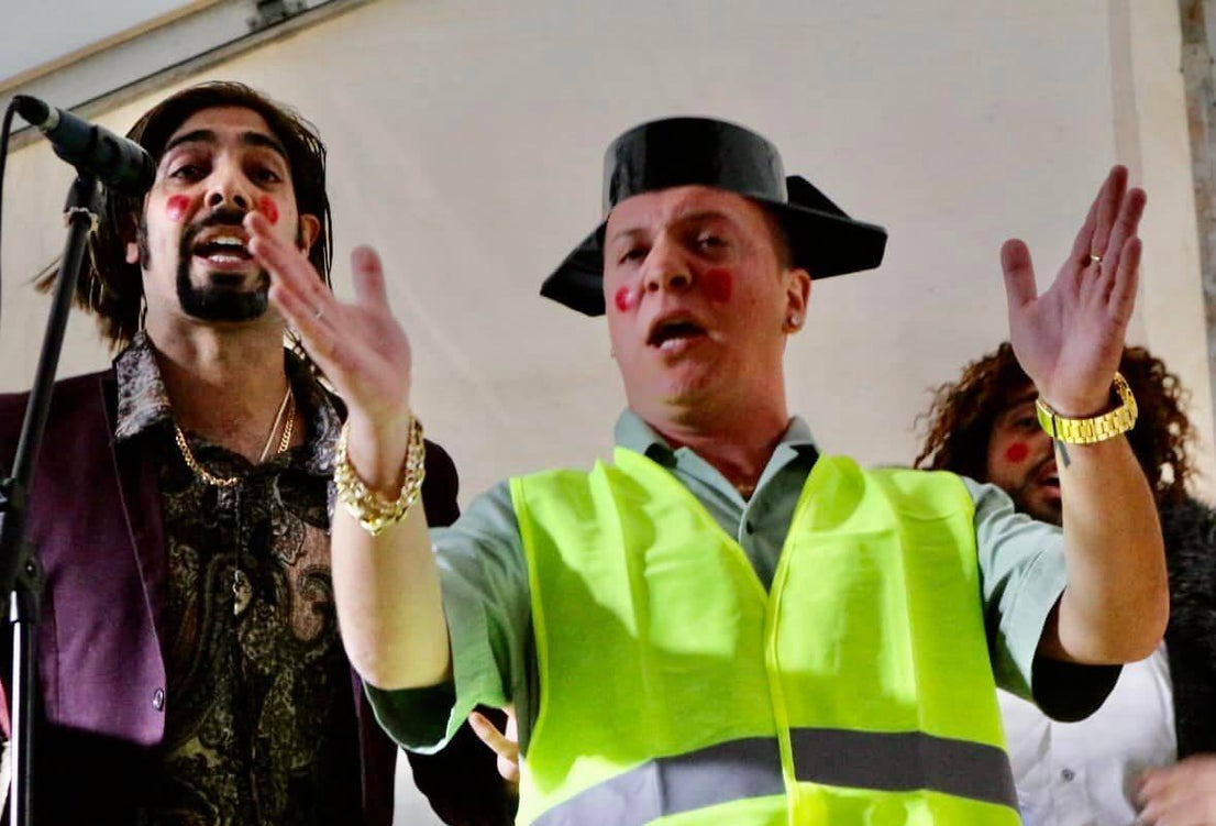 'Los Camballotas', 'Los 3W', 'Los Mirinda' y 'Los Chungos' dieron la chispa de la noche en el primer día del Carnaval de Olivenza 2022. 