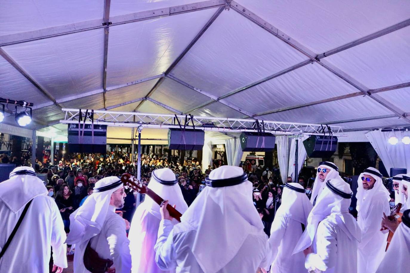 'Los Camballotas', 'Los 3W', 'Los Mirinda' y 'Los Chungos' dieron la chispa de la noche en el primer día del Carnaval de Olivenza 2022. 