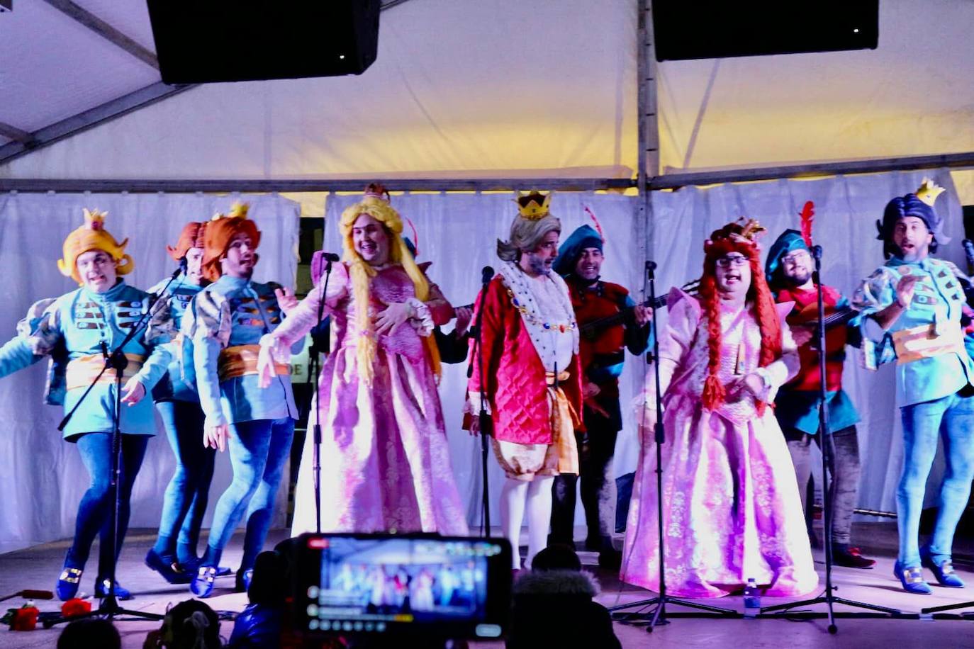 'Los Camballotas', 'Los 3W', 'Los Mirinda' y 'Los Chungos' dieron la chispa de la noche en el primer día del Carnaval de Olivenza 2022. 