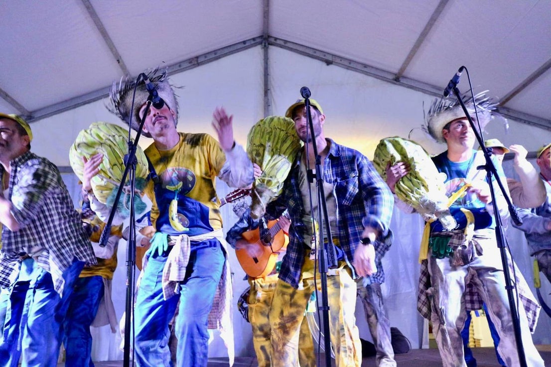'Los Camballotas', 'Los 3W', 'Los Mirinda' y 'Los Chungos' dieron la chispa de la noche en el primer día del Carnaval de Olivenza 2022. 