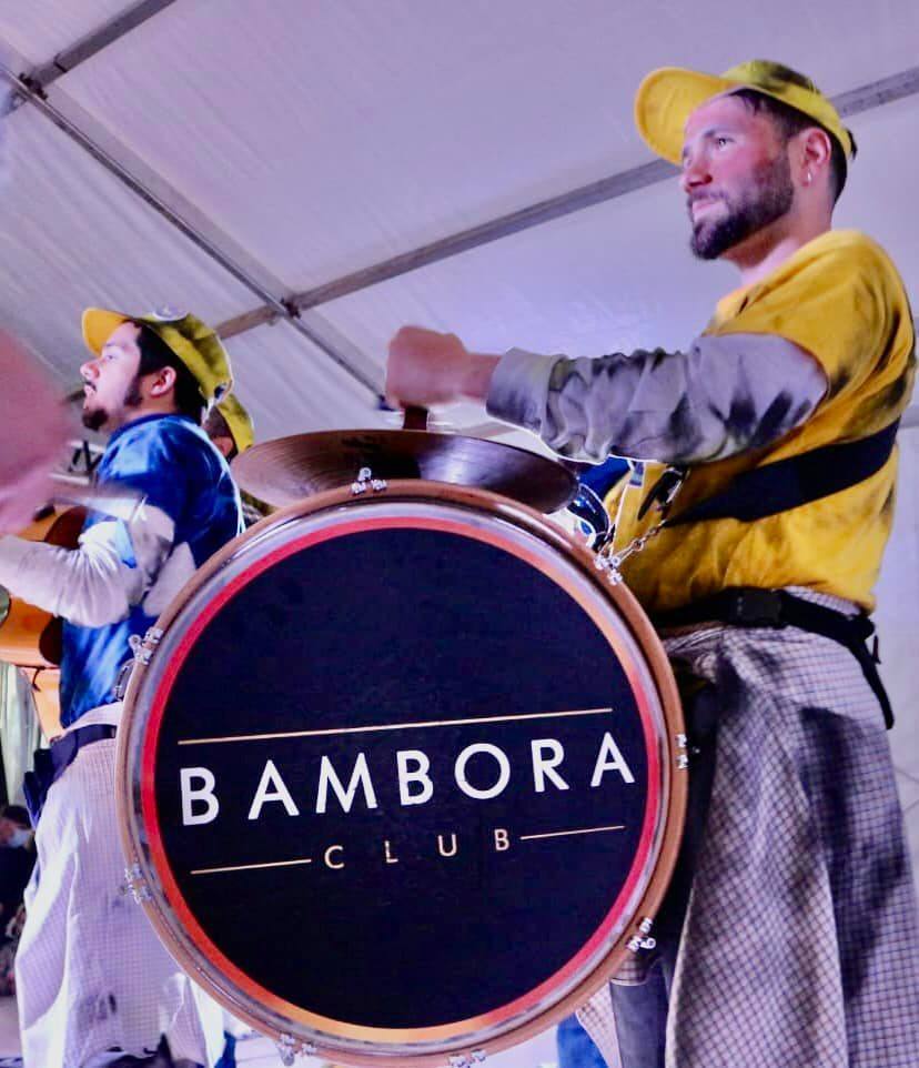 'Los Camballotas', 'Los 3W', 'Los Mirinda' y 'Los Chungos' dieron la chispa de la noche en el primer día del Carnaval de Olivenza 2022. 