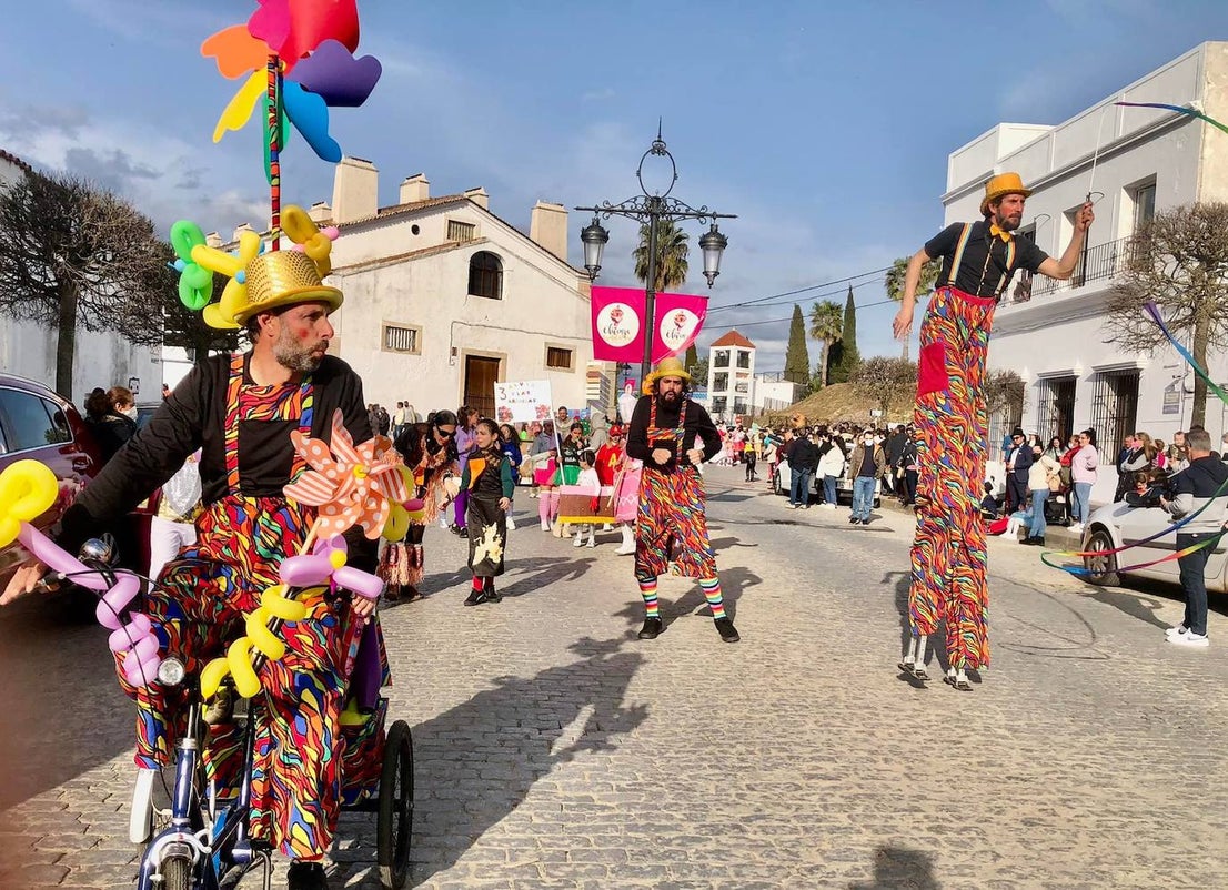 Con el desfile infantil dio comienzo el Carnaval oliventino. 