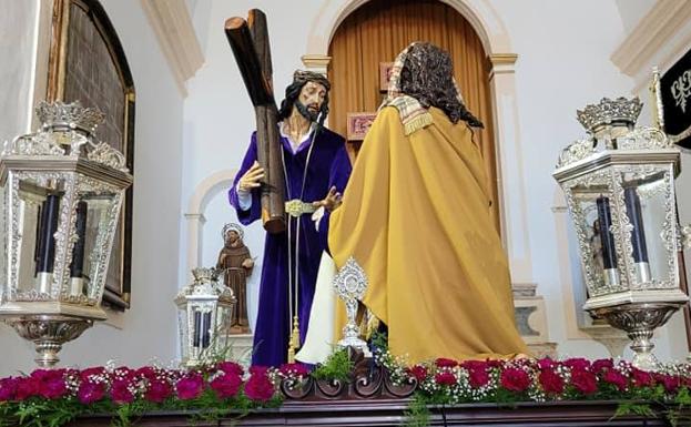 Imagen de Jesús Nazareno con la Verónica enjugando su rostro. 