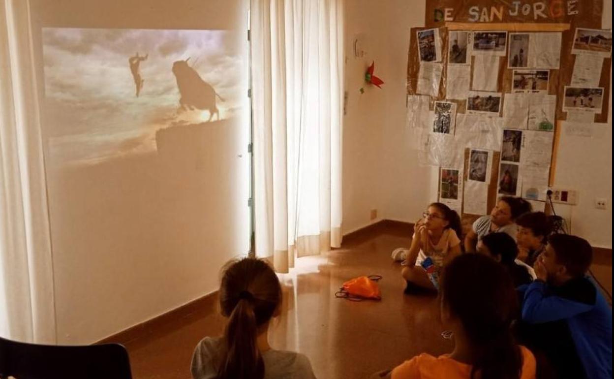 Niños y jóvenes de las pedanías oliventinas siguen beneficiándose del Programa 'Diviértete'