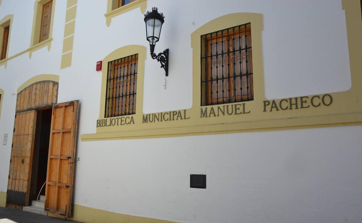 Biblioteca Pública Municipal 'Manuel Pacheco'.