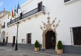 Fachada del Ayuntamiento oliventino.