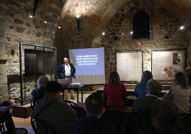 Luís Alonso Rubio ahondó en la época romana con su conferencia sobre el poblamiento en el Guadiana