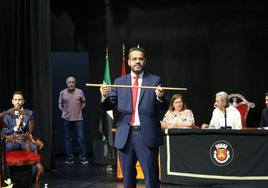 Manuel. J. González recibe el bastón de mando por tercera vez.