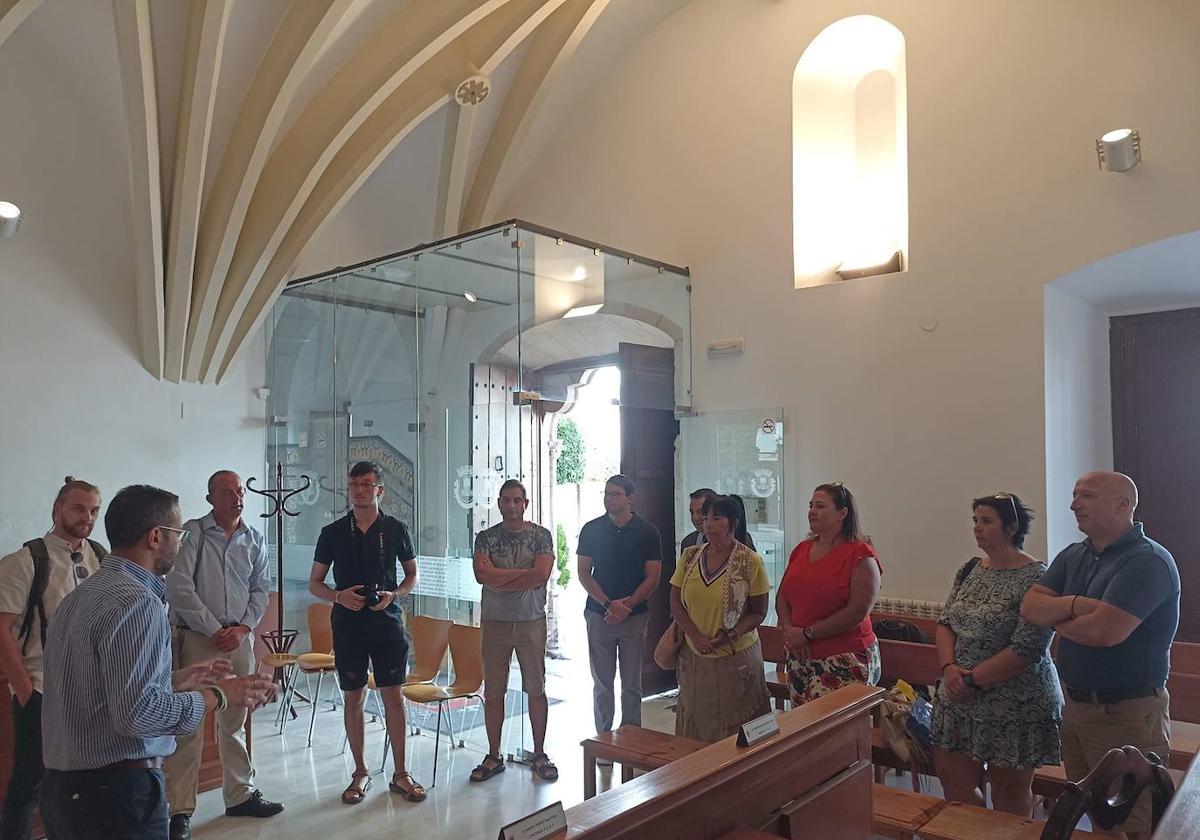 Empresarios turísticos de Italia, Murcia y Olivenza conocen el patrimonio de la ciudad