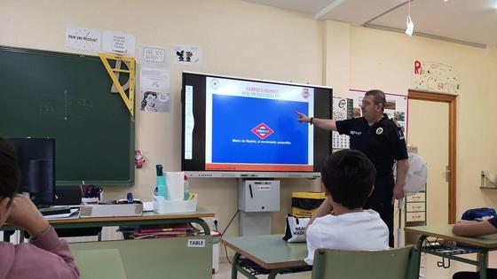 El agente oliventino Olivera galardonado con la 'Medalla de Plata de la Educación Vial'