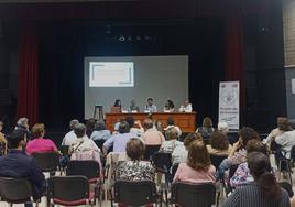 Asistentes a las ponencias sobre el cáncer de mama.