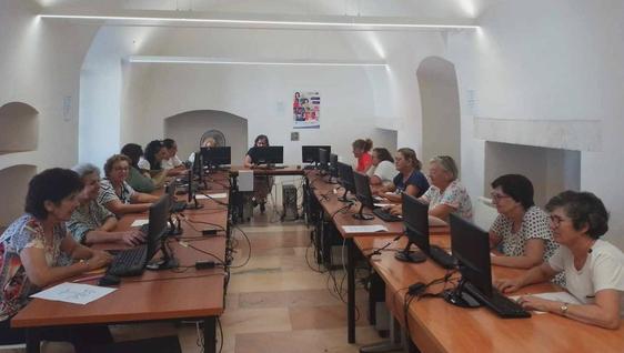 El programa 'Conectadas' continúa formando a mujeres en situación de desempleo