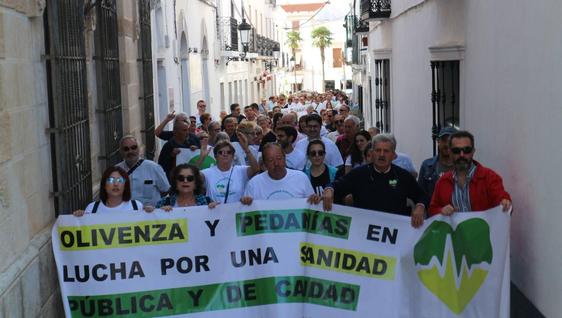 Olivenza se manifiesta para reivindicar una sanidad pública con más recursos y un Hospital Comarcal