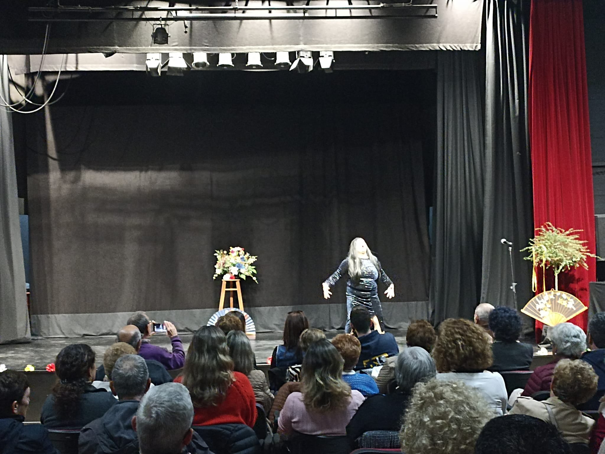 Las artistas del Hogar de Mayores lo dan todo en la Gala Musical 'Fantástica Fiesta'