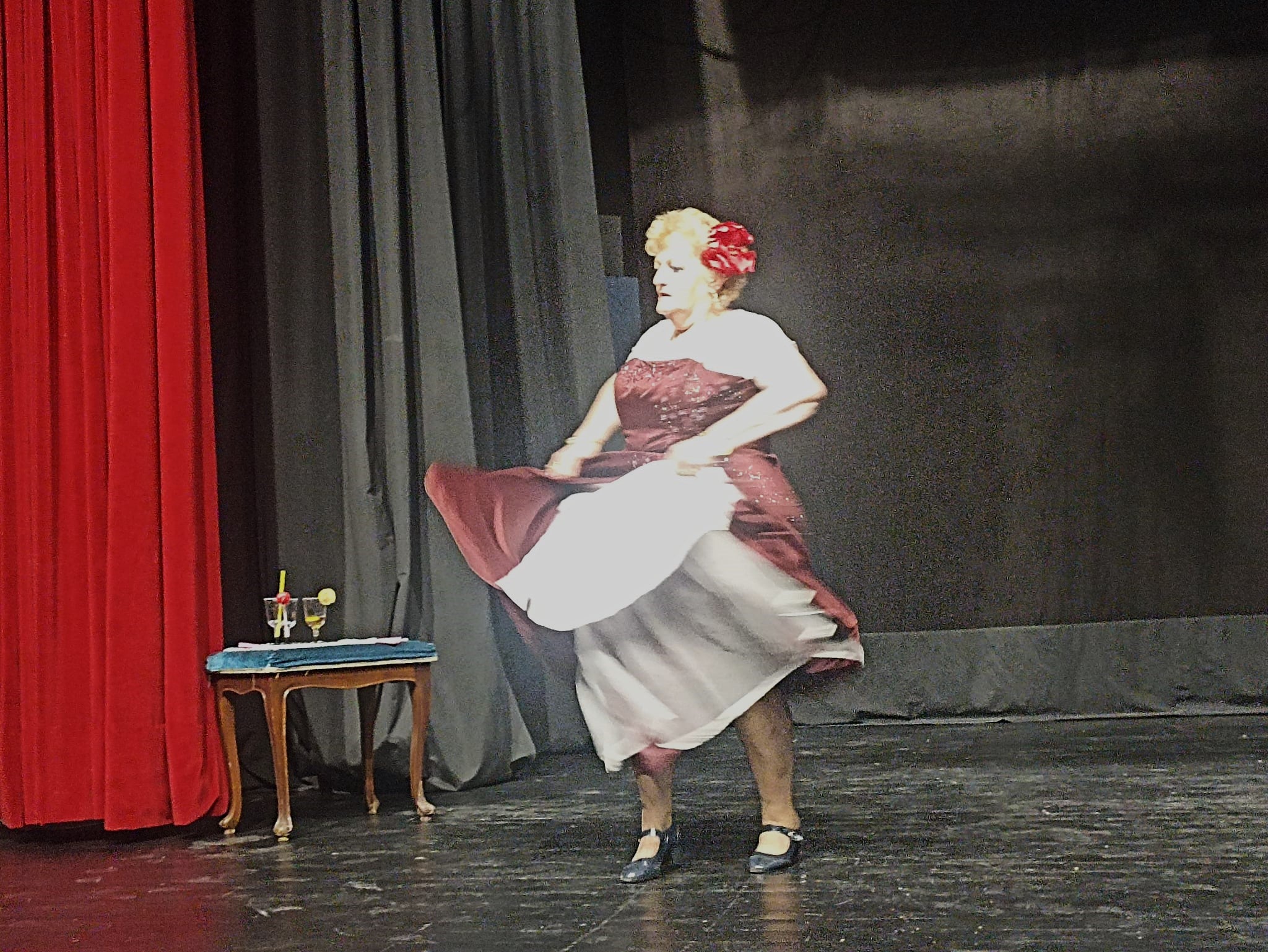 Las artistas del Hogar de Mayores lo dan todo en la Gala Musical 'Fantástica Fiesta'