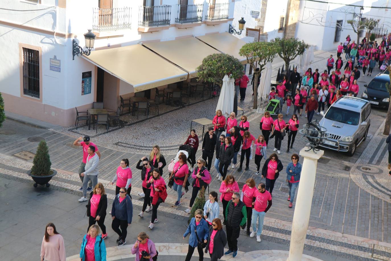 La IX Marcha Solidaria contra el Cáncer de Mama tiñó de rosa las calles oliventinas